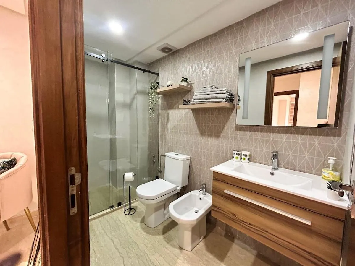 Family Stay Beautiful 2 Bedroom Apartment Casablanca Marocco
